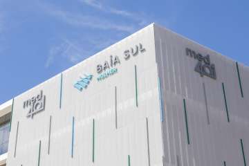 MED-401 health complex and Baía Sul Mulher signage in Florianópolis