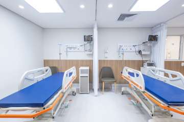 Treatment/observation room with medical beds at Baía Sul Mulher, Florianópolis