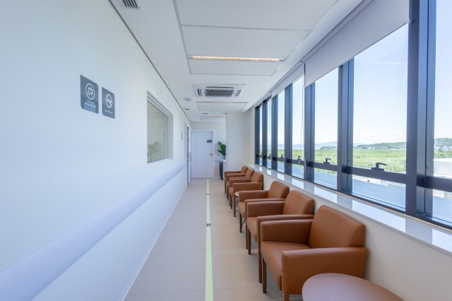 Hospital corridor and seating area inside Baía Sul Mulher, Florianópolis