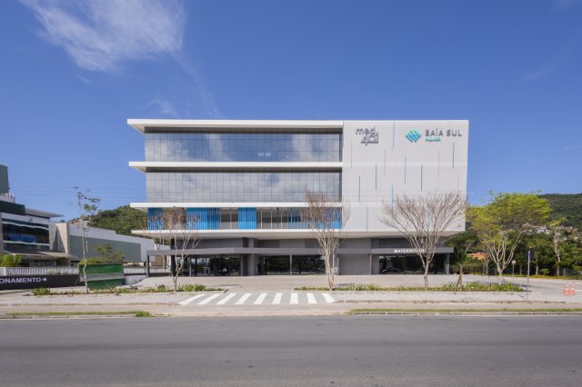 Baía Sul Mulher private maternity hospital exterior in Florianópolis (MED-401)