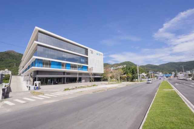 Baía Sul Mulher private maternity hospital exterior in Florianópolis (MED-401)